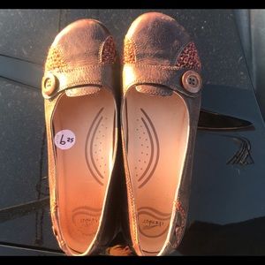 Dansko 9.5 slip ons leather